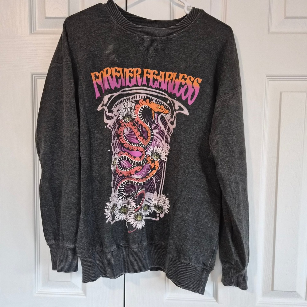 No Boundaries Forever Fearless Snake Graphic Sweatshirt Gray Medium Grunge Goth